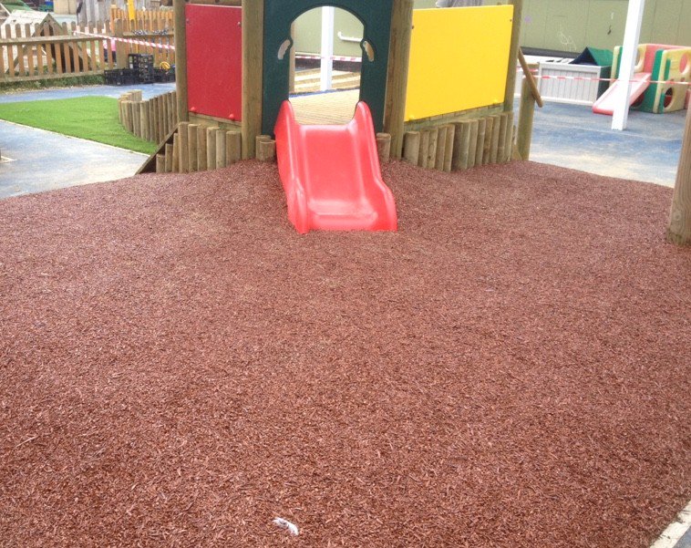 playsafe_ltd's tweet photo. Our Safamulch is a great #safety #surfacing option. It's high durability and low maintenance cost, make it ideal! Not to mention it's made in the UK from fully recycled materials!

Our website: https://t.co/QA3aYY6nK5 https://t.co/ah82I0mKW4