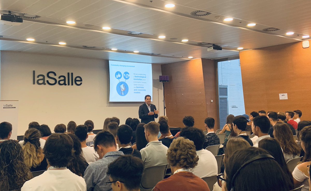 LaSalleBCN's tweet photo. Mensaje institucional del director de La Salle -URL, Josep M. Santos, a todos los nuevos estudiantes #LSWelcomeWeek https://t.co/y290Ol9Q4d