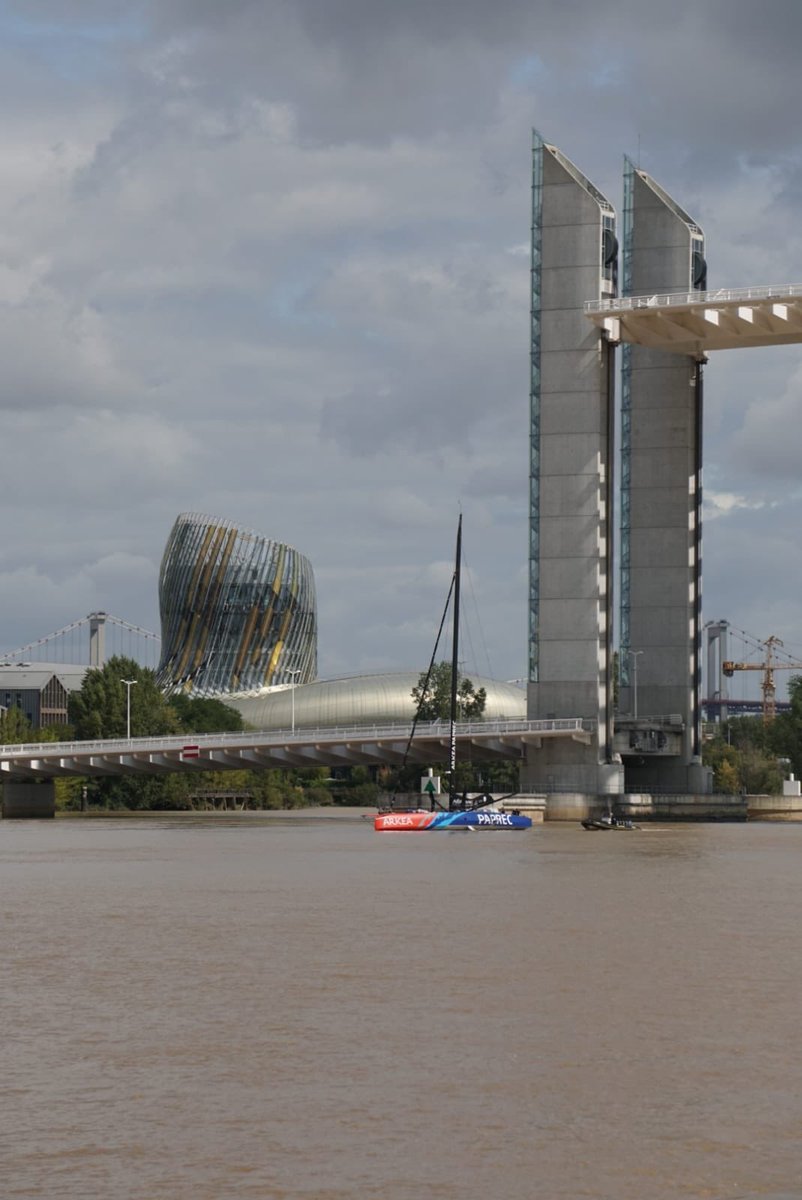 Bienvenue à l’IMOCA Arkea Paprec et <a href="/SebastienSimon_/">Sébastien Simon</a> dans le port de la lune <a href="/Bordeaux/">Bordeaux</a> est heureuse de vous accueillir 
#SebSimon <a href="/WeAreArkea/">WAA|Actus</a> <a href="/cmarkea/">Crédit Mutuel Arkéa</a> #ArkeaPaprec #TeamArkeaPaprec photo : <a href="/MarieTchin/">TCHIN Marie</a>