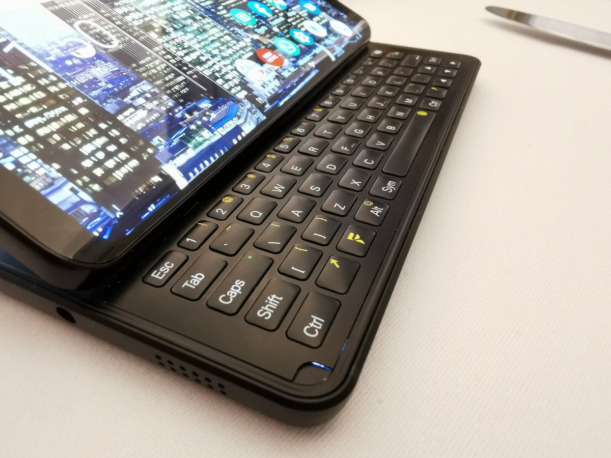 Pixelaffe's tweet photo. π€« #keyboard4life https://t.co/nIV9YXXP4j