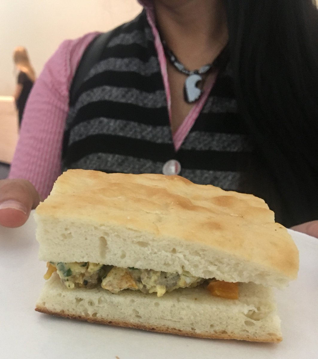 ccib_national's tweet photo. #tbt to last week at Toronto City Hall and this #DELICIOUS moose omelette sandwich by Generation 7! 🍳 #yum #IndigenizeBreakfast
#SupplyChange #AboriginalBusiness #AboriginalProcurement @lwhitecrow https://t.co/6HMQWgMEci