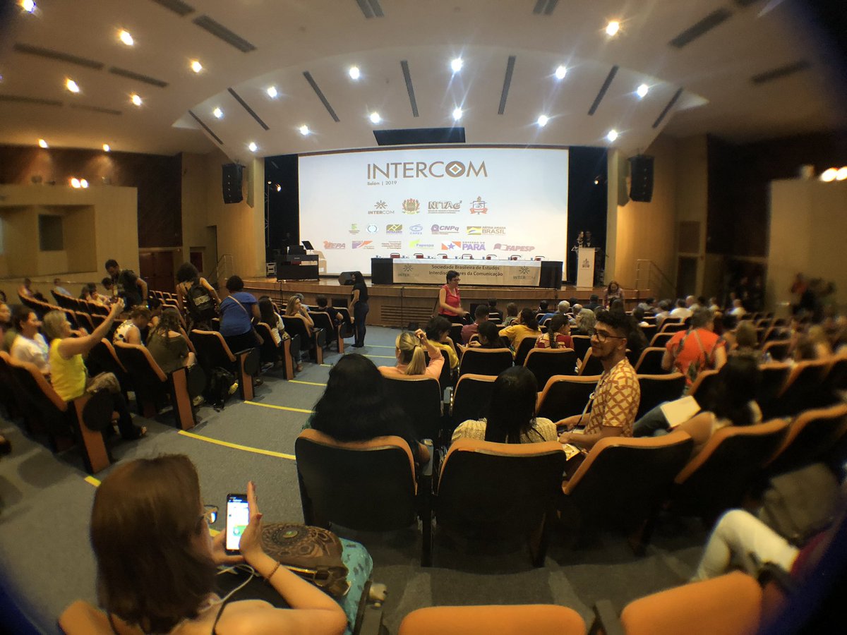 faelcortezao's tweet photo. Abertura oficial da #Intercom2019 ontem à noite foi marcante! A fala do reitor da @UFPA_Oficial, Emmanuel Zagury Tourinho, foi alentadora e bastante apropriada para o tema do congresso 2018: fluxos comunicacionais e crise na democracia. O espetáculo também foi incrível! 👏🏼👏🏼👏🏼 https://t.co/lpqLwuDKTb
