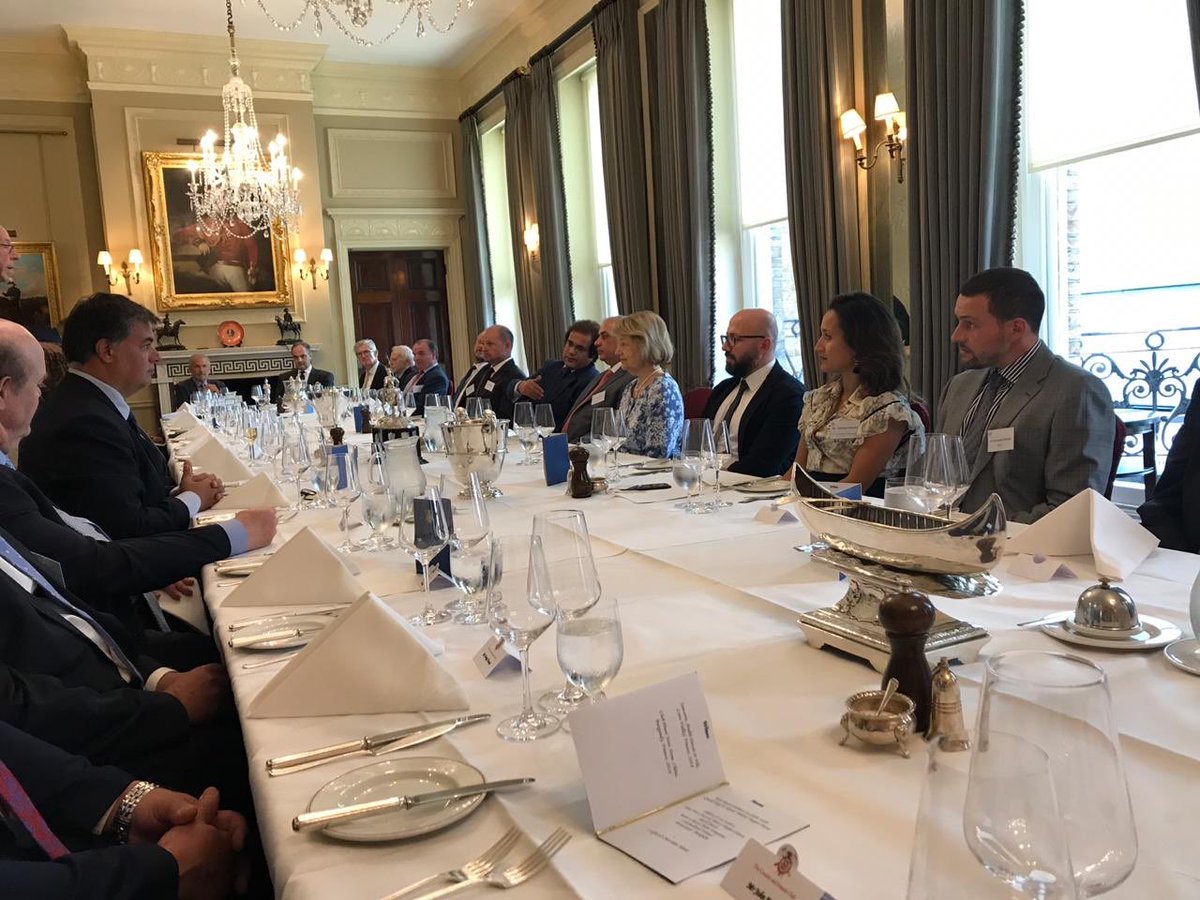 #Iraq-I Minister of Transport thanks <a href="/IBBC_London/">IBBC</a> for their support and @Baroness_Nichols for encouraging #trade links between #UK and #Iraq
#AviationisGREAT <a href="/UKinIraq/">UK in Iraq 🇬🇧🇮🇶</a> #BusinessisGREAT