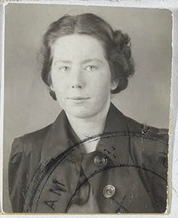 Most amazingly, the Oversteegen sisters would assassinate Nazi soldiers after luring them into the woods on a romantic promise, or shooting them during bicycle drive-bys. Pic shows Hannie Schaft.  #resist  #anticolonial  #resistance  #WWII