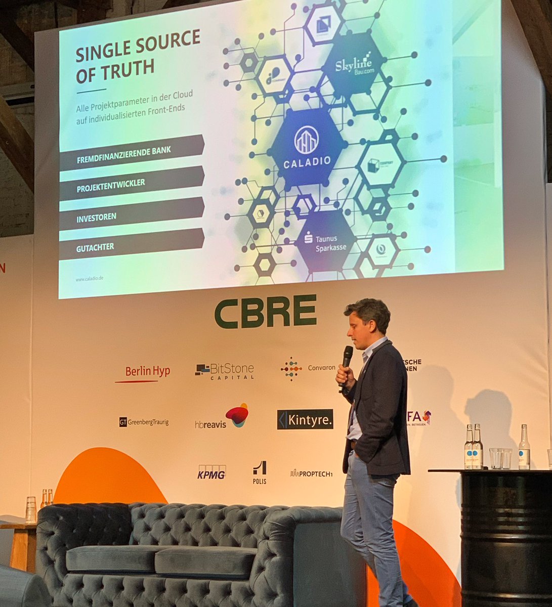 <a href="/fritze_stechow/">Fritze Stechow</a> stellt anhand unseres neuen Produkts Caladio die erfolgreiche Zusammenarbeit von Banken und Startups vor #PropTechBLN #Zinsland