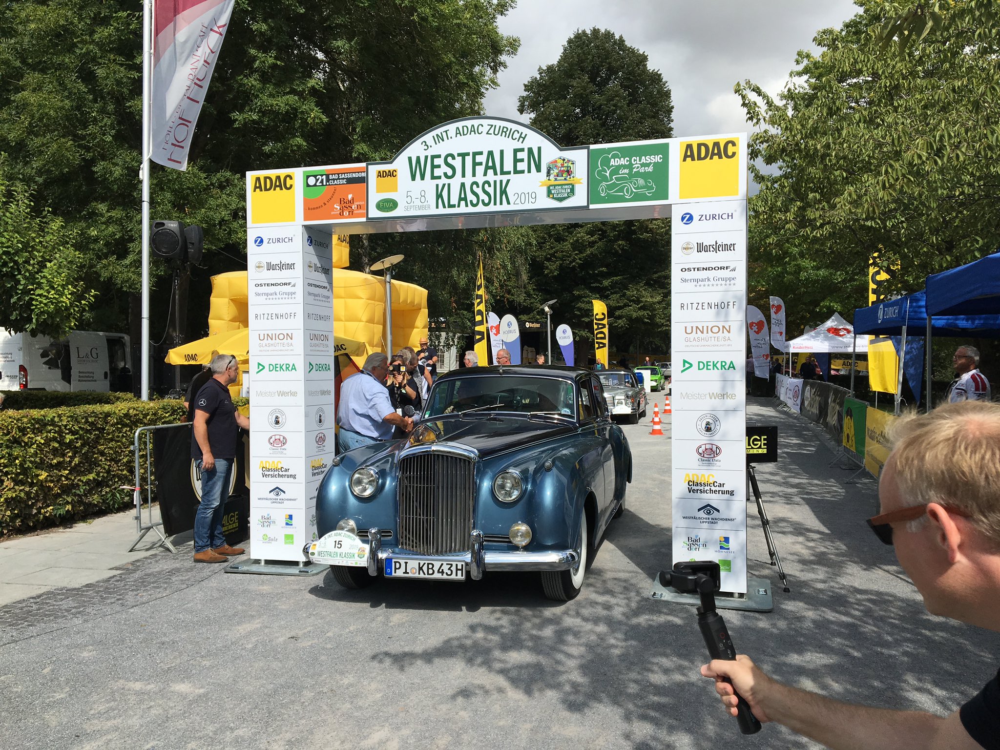 Zurich Deutschland Die 3 Int Adac Zurich Westfalen Klassik Ist Eroffnet Bis Sonntag Kommen Youngtimer Und Oldtimer Freunde Rund Um Badsassendorf Auf Ihre Kosten Rallye Klassikfreunde T Co Neefpiya9m T Co 2wurhi09x5