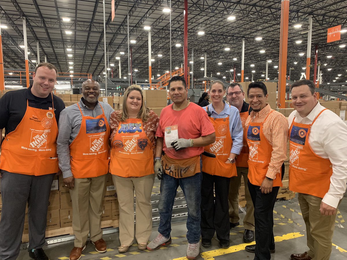 Lots of fun and engagement during RHRM’s visit. Thanks <a href="/THD_Alexandra/">Alexandra Sallay</a> for taking time to recognize our associate during your floor walk. @THDG8OR <a href="/THDBradMazuk/">Brad Mazuk</a> <a href="/SMeyerTHD/">Saige M</a> <a href="/nickbellmyer86/">Nick Bellmyer</a> <a href="/Samanth87202164/">Samantha</a>