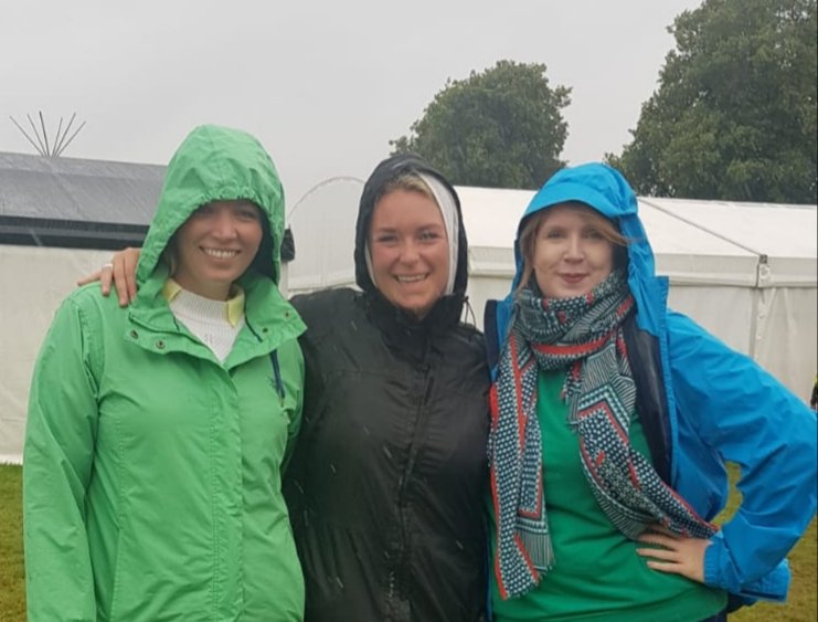 StandOutmag's tweet image. It's #ThrowbackThursday and the perfect excuse to look back to an event we went to last month. Here's our editor on site with Olivia and Rosie from SME London @Countryfilelive at @CastleHowardEst  - don't you just love the British weather #countryfilelive #events #eventprofs