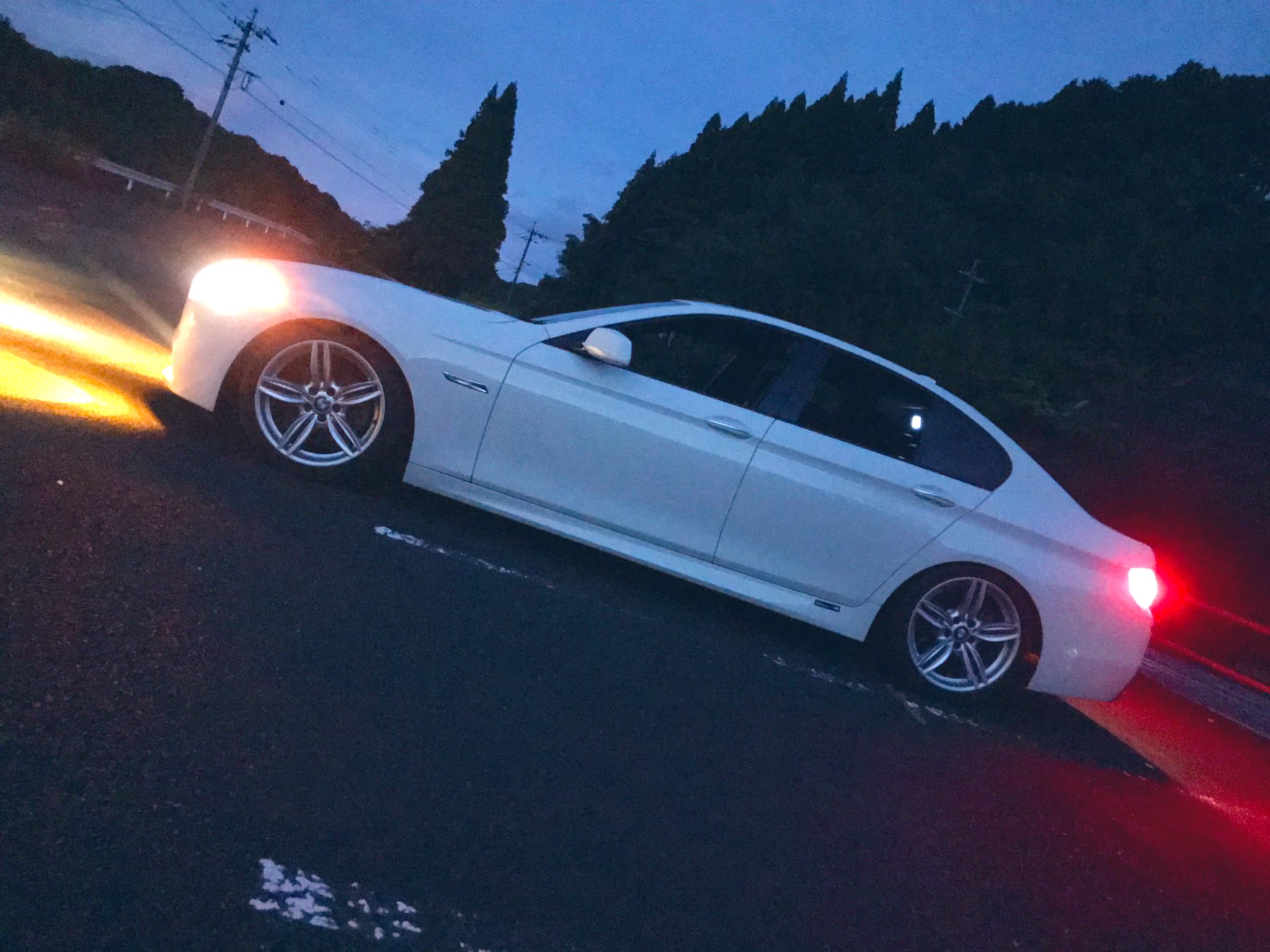 S Seiya F10 528i 車高調付けてもらいました 程よい車高だ これで 車の集まり行っても多少は恥ずかしくないかな 笑 甘々だけど ホイールインチアップも兼ねてinchくらい突っ込もうか迷ってたけど これでいい気してきた