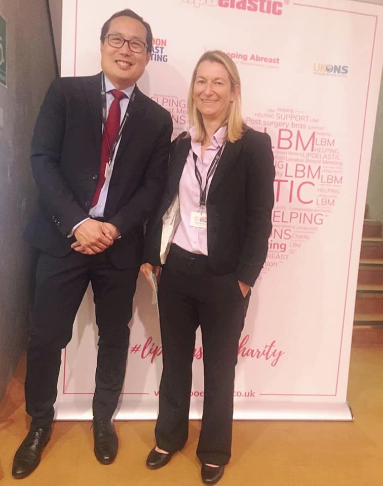 markhoasjoe's tweet image. At the @LDN_BM chairing and talking! @lipoelastic #londonbreastmeeting #lipoelastic #lipoelastic4charity