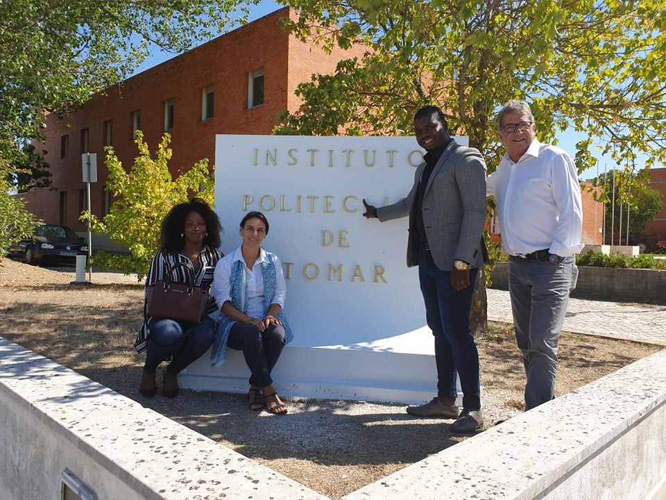 IPTomar's tweet photo. Politécnico de Tomar reuniu com o Administrador e a responsável pelas Relações Externas do Instituto Superior Politécnico São Francisco de Assis, da Guiné Bissau, para planificação de atividades no âmbito de um protocolo entre as duas instituições.
#ComunidadeIPT https://t.co/DHfmcmBsxZ
