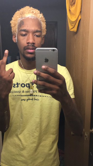 Dying my shit https://t.co/2MdU2ompyl<a href="/tag/newprofilepic"class="tags"><span>#newprofilepic</span></a>