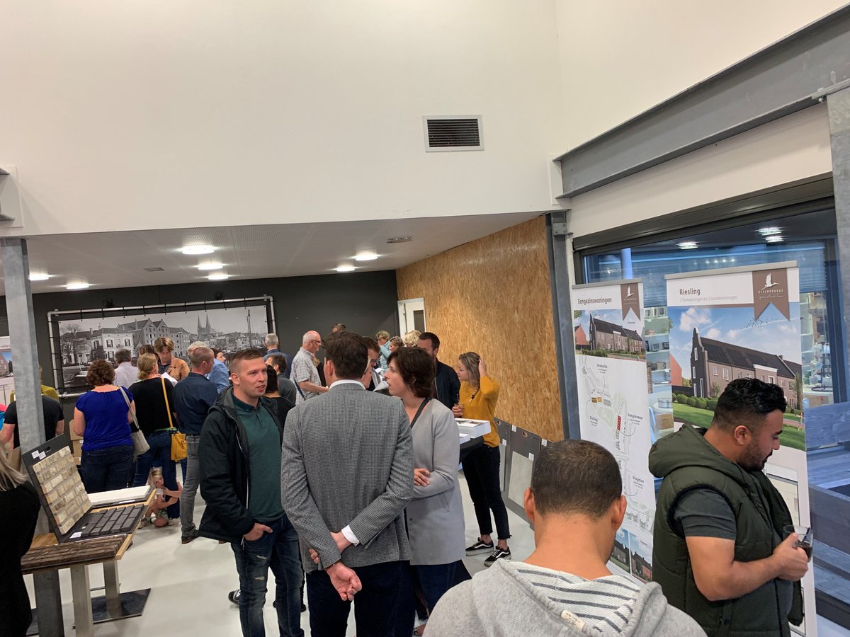 Veel belangstelling afgelopen woensdag tijdens de #startverkoop van de allerlaatste 46 #woningen in #Steenbrugge. Ook interesse? Inschrijven is mogelijk tot 11 september 2019 bij <a href="/GetreuerM/">Getreuer Makelaars</a> en <a href="/Thoma_Post/">Thoma Post Makelaars</a>. thuisinsteenbrugge.nl #Deventer #nieuwbouw #thuisinsteenbrugge