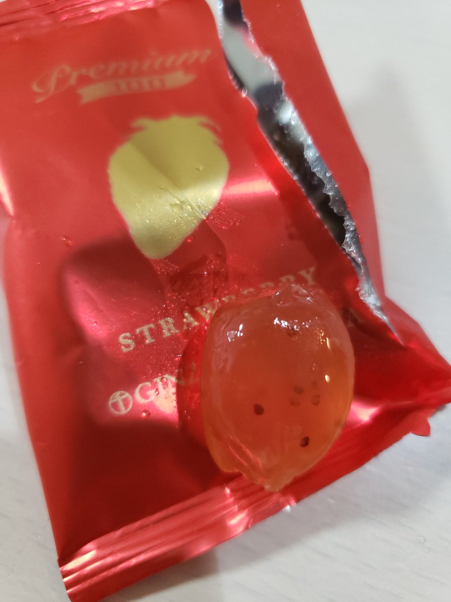aratyan_jp's tweet photo. コロロ好きとして、つい衝動買いしちゃった🎵
「コロロ」の銀座千疋屋コラボ‼️

【プレミアムコロロ】
イチゴ🍓とメロン🍈

イチゴ🍓
しっかり種も入っててちょっぴり酸っぱめ&amp;ジューシーでうめぇ🎵

メロン🍈
芳醇な香りと果肉！溢れるメロン感でうめぇ🎵

#コロロ 
#プレミアムコロロ
#銀座千疋屋 https://t.co/RjN4HJy5Xq