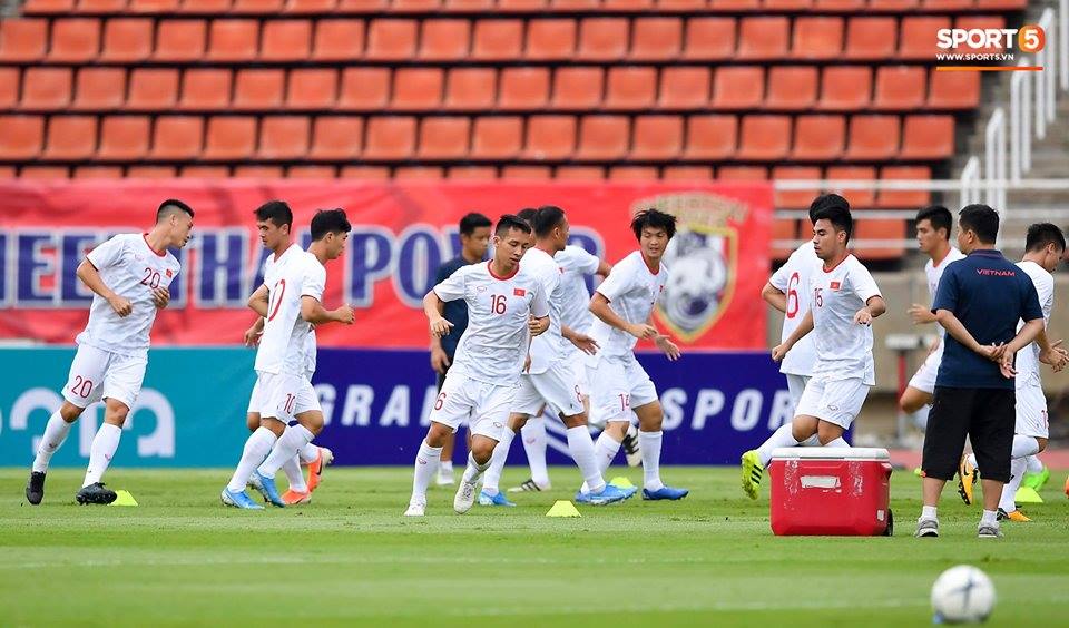 FanpageU23vn's tweet photo. |UPDATE| 190509 
ĐT Việt Nam khởi động, sẵn sàng cho trận thi đấu tối nay với ĐT Thái Lan 
Cre : https://t.co/al7Hc8K97i https://t.co/ZT1xa8b4zk