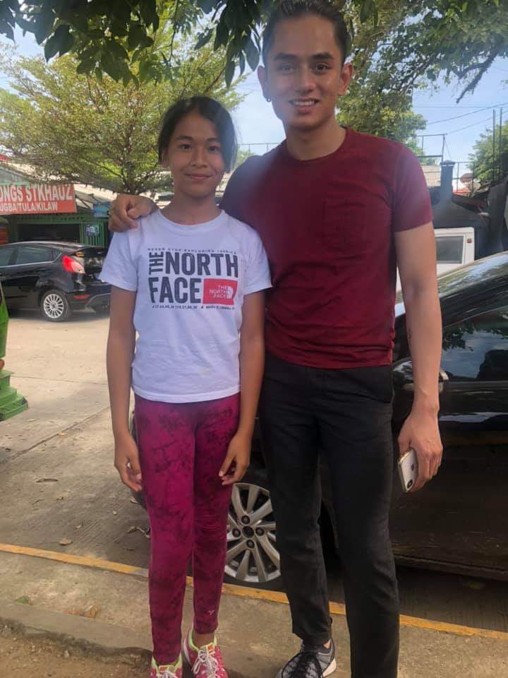 OdronautsC's tweet photo. Salamat @MiguelOdron Riza Odron Daguinod-Ozoa . GOD BLESS 
#nakahirit gihapon pa pic before his flight

#ABSCBNBallFanFave https://t.co/jm6M5hQ6Wh