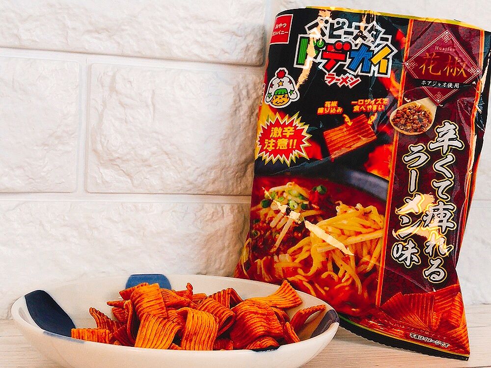 ファミマ限定の「ベビースターラーメン」が旨辛で、やみつき間違いナシ!
唐辛子と花椒の辛さが本格的で、食べ始めると止まらない……。
今までいろんな激辛お菓子食べてきたけど、これがダントツ…旨辛の真髄を見たわ…。…