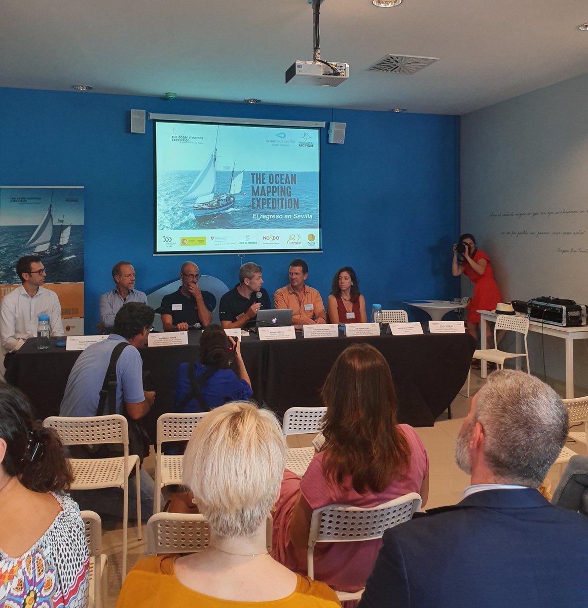 AcuarioSevilla's tweet photo. Hoy en la #SalaElcano del #AcuariodeSevilla hemos tenido la #ruedadeprensa de #OceanMappingExpedition donde se han conocido los resultados del estudio sobre el impacto humano en los océanos. https://t.co/dqndqLroqO