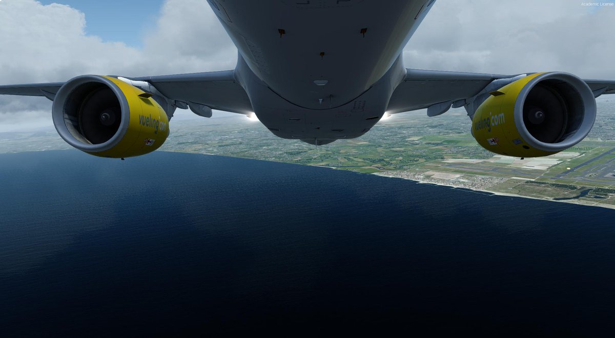 ThrustpilotYT's tweet image. Hoy realizamos el vuelo de vuelta con una paradita en Barcelona 😁. Por aquí fotos de la salida por la RWY25 del aeropuerto de Fiumicino (Roma) 
@IVAOES @NoticiasAirSim @vueling