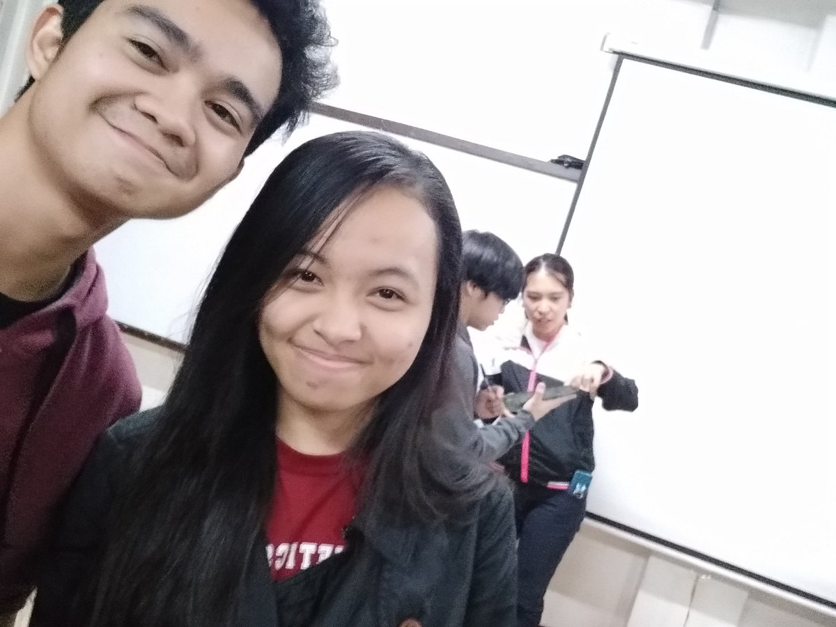 AyuRomielle's tweet photo. #UPSIKAT #MEETTHECHAIR @rzphantomhive https://t.co/xcuT51D2dn
