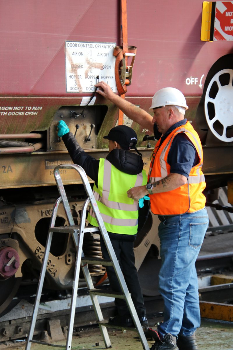 DBCargoUK's tweet photo. Rail safety was the focus of a visit by Year 6 students from Smawthorne Henry Moore Primary School in Castleford to our depot in Knottingley today. The children were treated to a cab ride and a tour of our engineering workshops. https://t.co/CML38kfY2x