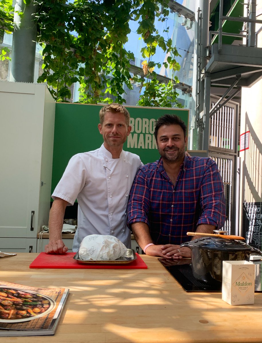 Hayden1974's tweet image. The Host has arrived; the ‘Housewives Favourite’ The very good looking - @DhruvBaker1 on the 🎤 😘 x

#DemoKitchen 
@boroughmarket