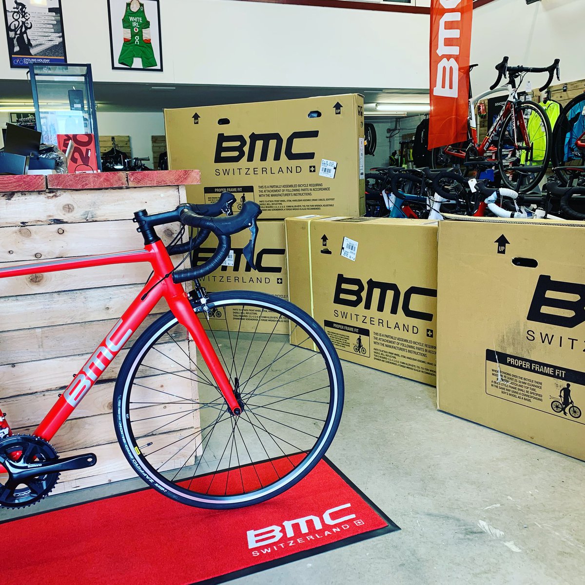 Just landed...Our new batch of 2020 BMC Bikes! 

#Timemachine #Teammachine #Roadmachine #Ride_BMC #Cycling #Triathlon #SwimBikeRun #NewBikeDay

athlostriathlon.com/cycling/bmc
