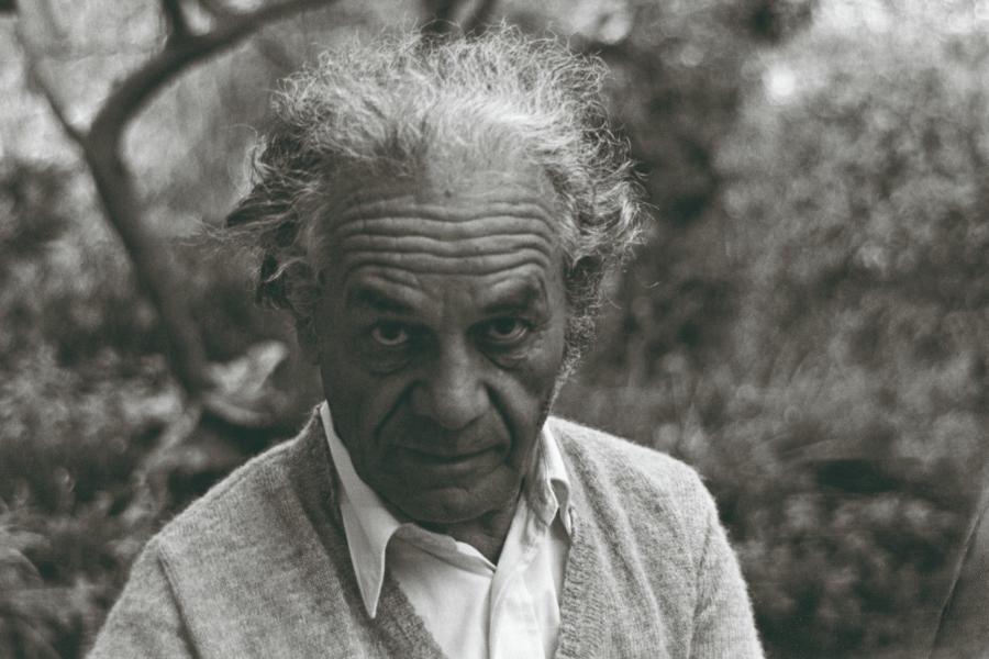 CultoLT's tweet photo. Los diálogos perdidos de Nicanor Parra: "Yo no quiero ser un payaso, me interesa también hacer pensar a la gente" https://t.co/HWtHSYNtUj https://t.co/sVIu2k8Js7