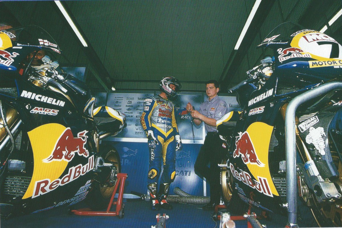 #ThrowbackThursday What a lovely pair! 1999 Oulton Park. Photo by <a href="/JWdoublered/">James Wright</a>