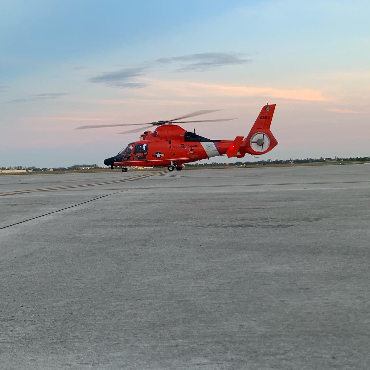 lewass19's tweet photo. A Halo appears as Air Station Miami is off to assist in rescue efforts in the Bahamas. #uscg @commandantuscg @uscg @coastguardfoundation @cbsnews @cnn @hln @nbcnews https://t.co/gYNQtP0M1y