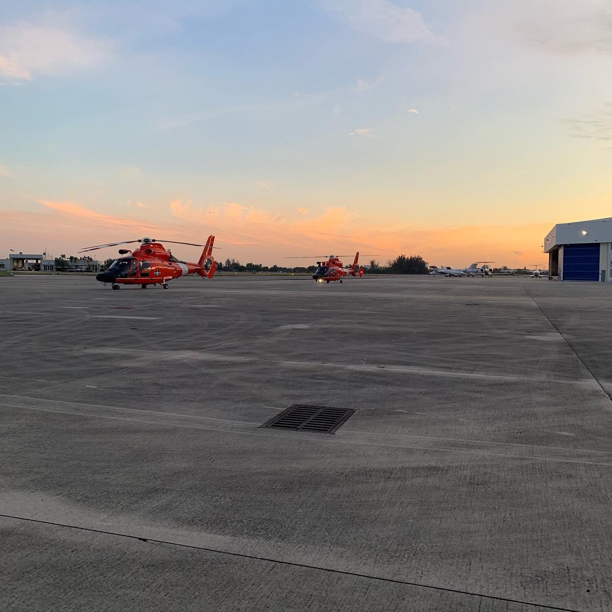 lewass19's tweet photo. A Halo appears as Air Station Miami is off to assist in rescue efforts in the Bahamas. #uscg @commandantuscg @uscg @coastguardfoundation @cbsnews @cnn @hln @nbcnews https://t.co/gYNQtP0M1y