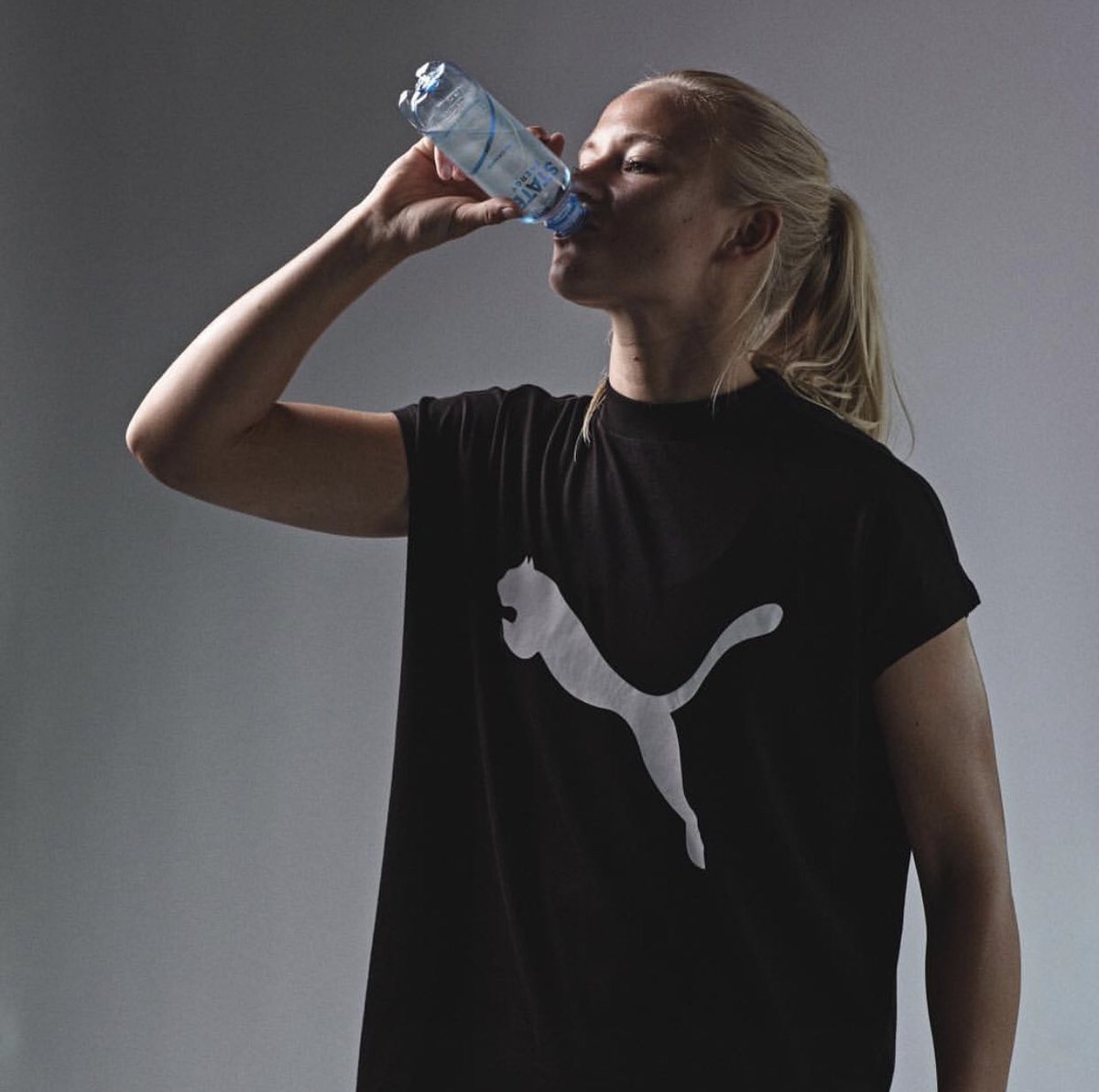 STATE (@statedrinks) on Twitter photo For første gang nogensinde er en mandlig dansk fodboldspiller nomineret til verdensholdet! #world11
Og i går blev Pernille Harder ligeledes (igen) nomineret til #world11😮💪🏼
KÆMPESTORT TILLYKKE TIL <a href="/ChrisEriksen8/">Christian Eriksen</a> & <a href="/PernilleMHarder/">Pernille Harder</a>!
Vi er SÅ stolte!❤️🇩🇰💪🏻👏🏻 #drinktoimprove For første gang nogensinde er en mandlig dansk fodboldspiller nomineret til verdensholdet! #world11
Og i går blev Pernille Harder ligeledes (igen) nomineret til #world11😮💪🏼
KÆMPESTORT TILLYKKE TIL <a href="/ChrisEriksen8/">Christian Eriksen</a> & <a href="/PernilleMHarder/">Pernille Harder</a>!
Vi er SÅ stolte!❤️🇩🇰💪🏻👏🏻 #drinktoimprove