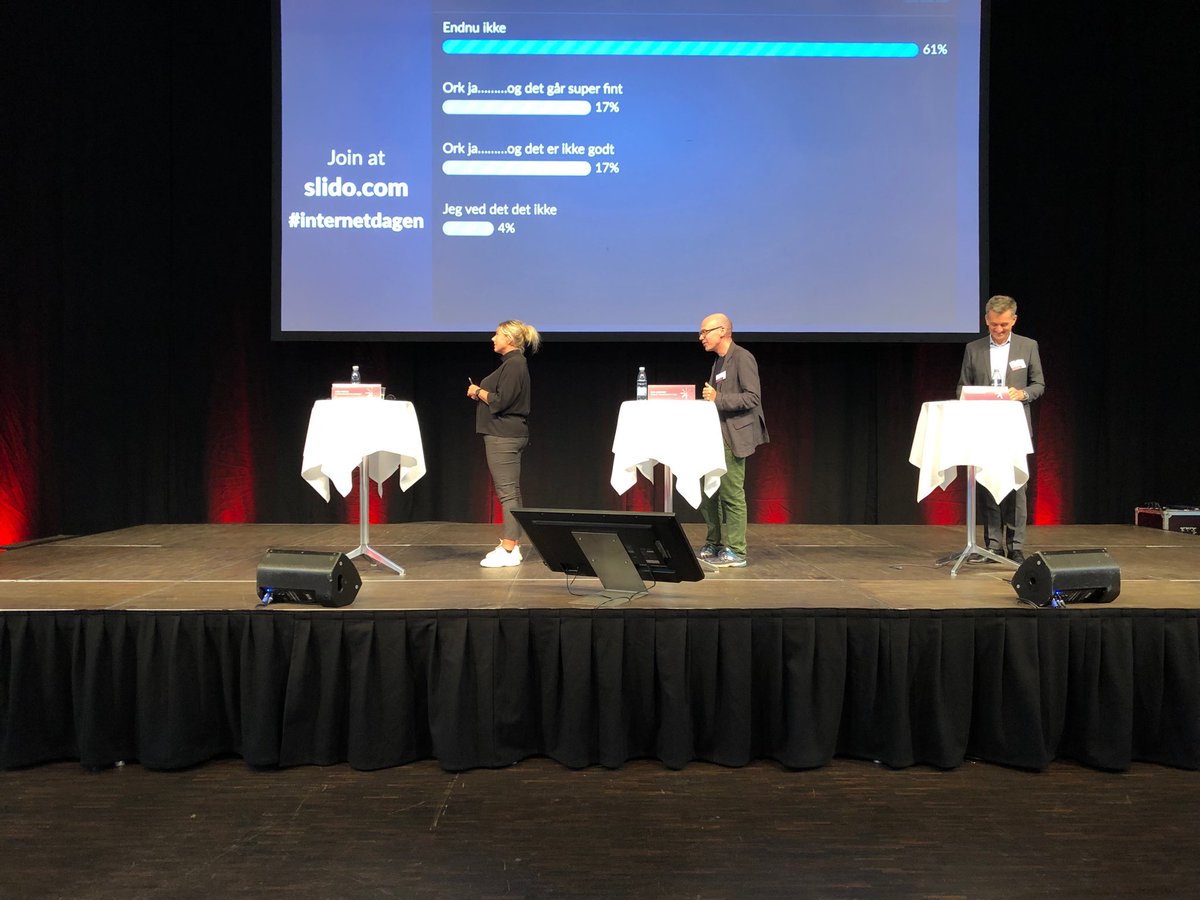 “Min cykel er blevet stjålet” “Ok, hvad kan jeg hjælpe dig med”. Der bliver leget chatrobot på erhvervssporet #internetdagen