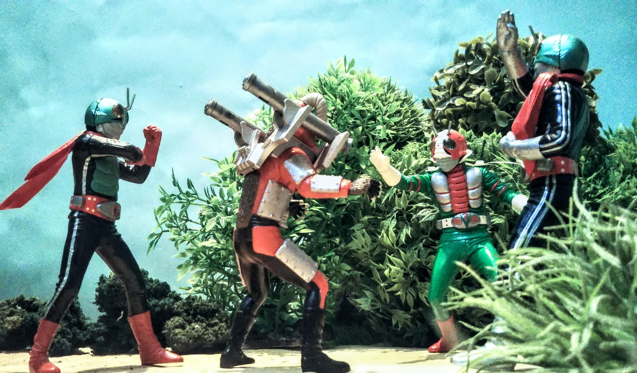 好きな乗り物は戦車です 夜のフィギュア撮影会 お題 怪 過去 映画 仮面ライダーv3対デストロン怪人 より タイホウバッファローを取り囲む １号 ２号 ｖ３ 最後の勝負だ 仮面ライダー 仮面ライダーv3 本郷猛 一文字隼人 風見志郎