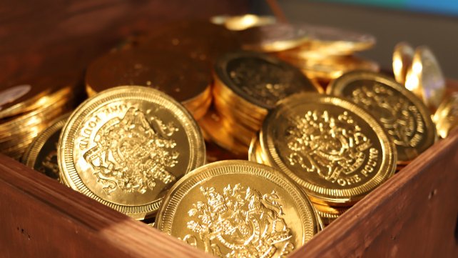walesdotcom's tweet photo. The @RoyalMintUK at Llantrisant makes five billion coins a year for 60 countries #WalesFact

Here's some information about currency in Wales.
https://t.co/r0ELRrL3Mo https://t.co/uRbiqBXVXt