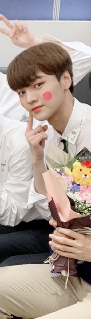firstlight0709's tweet photo. 1위 축하해 🧡 왜 이렇게 귀여워 ㅋㅋㅋ https://t.co/Y0gG7HtGcw