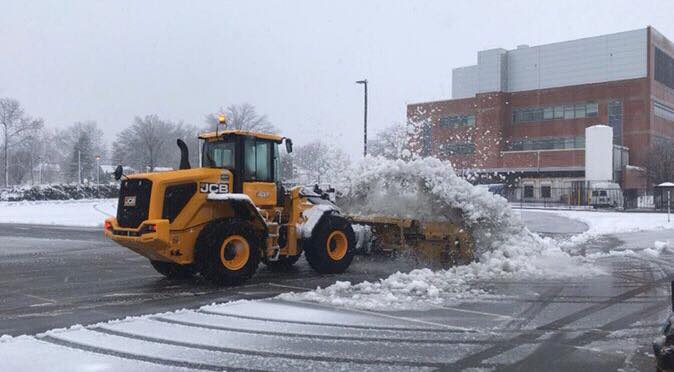 XtremeSnowPros's tweet photo. JCB 427 matched to a Maxxpro 10-20 showing that snow its💪💪!
#teamx #jcb427 #maxxpro #liveedge #xtremesnowpros #snowplowingnj #snowplowingny #snowmanagement #leavetheweathertous https://t.co/lflSjGgPGg