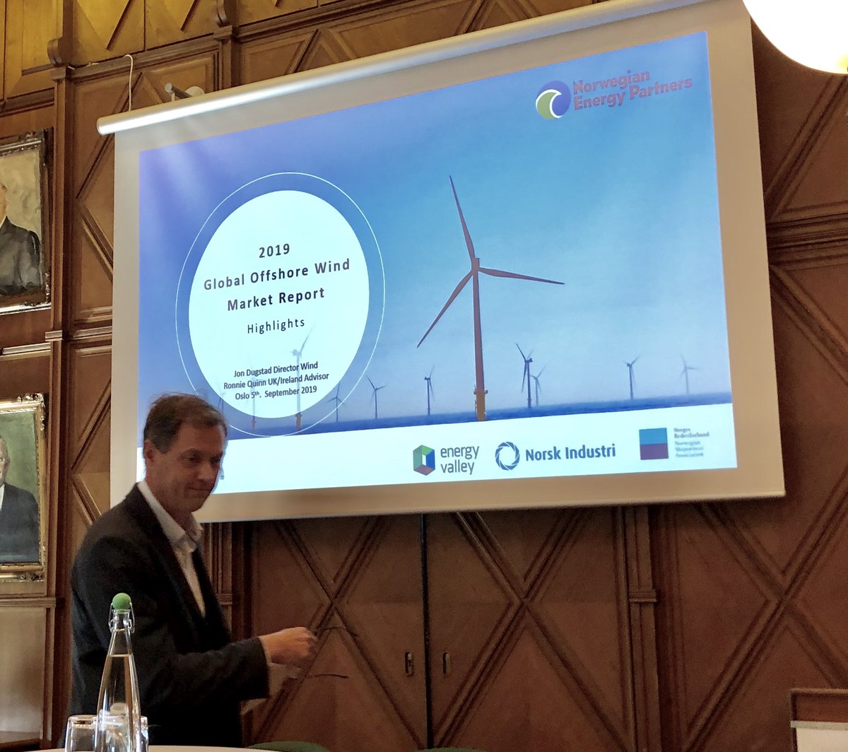 Hvilke land utvikler offshore havvind? Europa er i førersetet, men Asia og USA satser nå. Les mer i The 2019 Global Offshore Wind Market Report hos @norwep bit.ly/2m08njR Rapporten er laget i samarbeid med #Rederiforbundet, @NorskIndustri og @MaritimeForum @hsolb