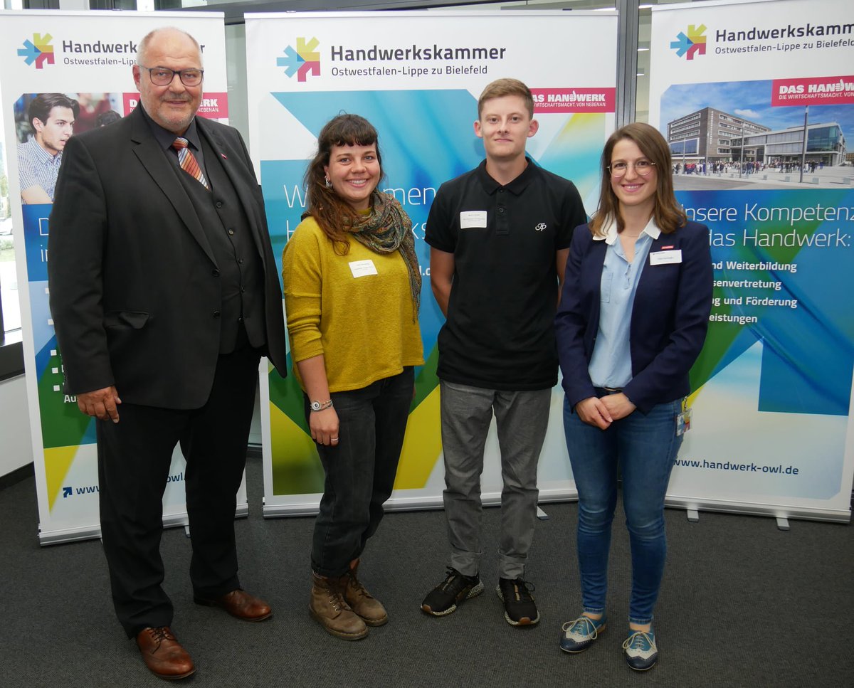 Als Ausbildungsbotschafterin wurde unsere Auszubildende Linda Schöwerling für ihr Engagement von der @hwk_owl  geehrt. Wir als Ausbildungsbetrieb übrigens auch! 🥳

Mehr Infos: handwerk-owl.de/de/presse/pres…

© Foto: Ulrike Wittenbrink/ Handwerkskammer Ostwestfalen-Lippe zu Bielefeld.