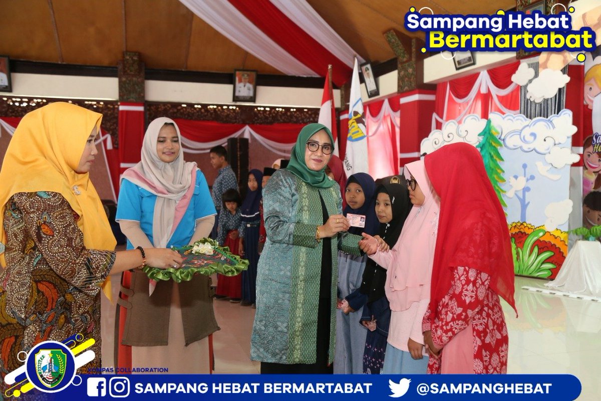 SampangHebat's tweet photo. Bupati H. Slamet Junaidi beserta Wabup H. Abdullah Hidayat menghadiri Launching Gerakan 10.000 Kartu Identitas Anak di Pendopo Trunojoyo. 

Foto : Humas Pemkab Sampang https://t.co/O25vG8BQ5F