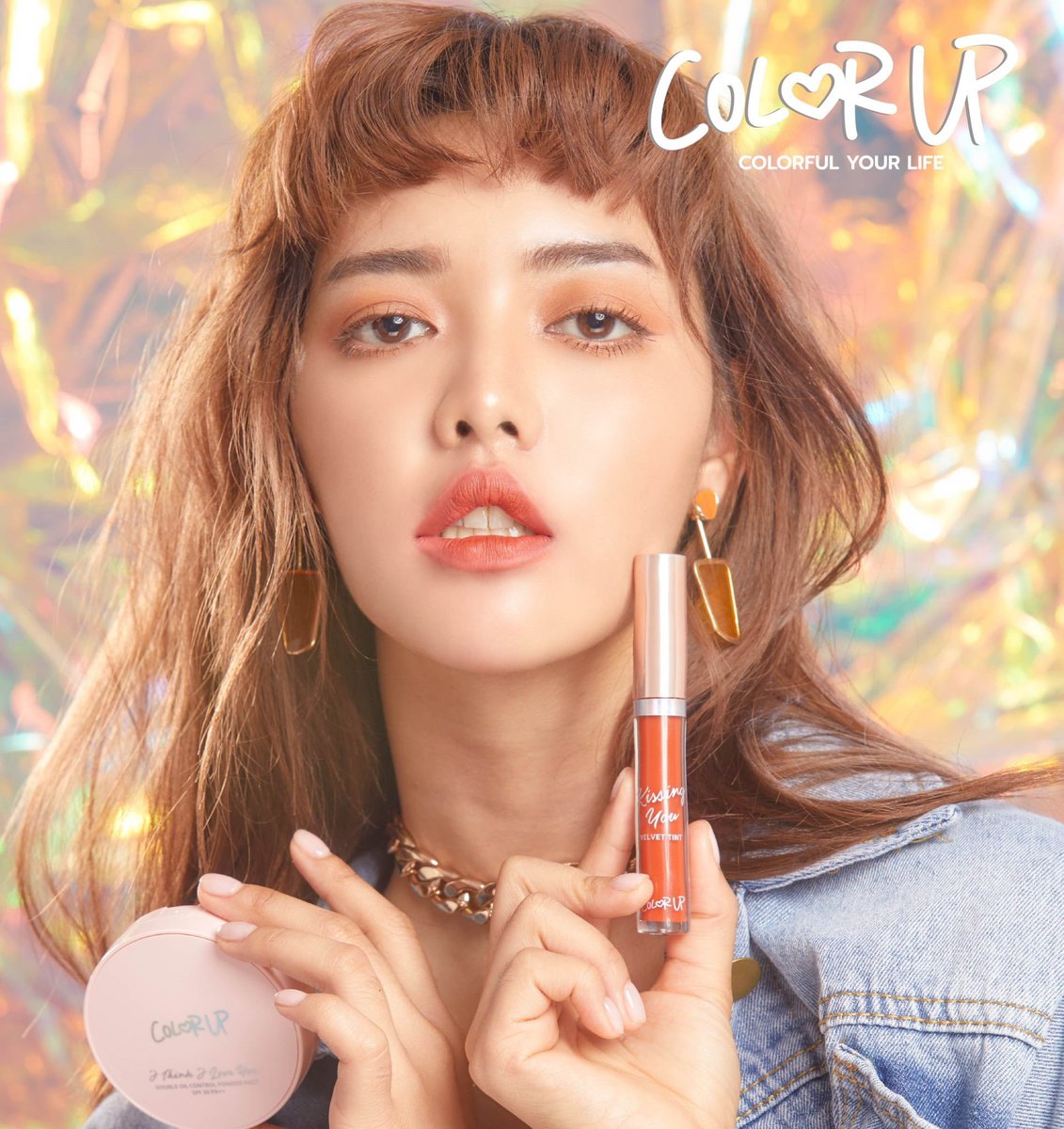 colorup_th's tweet photo. ✨NEW ✨วี๊ดดด  ลิปรุ่นใหม่ออกแล้ว 🔥 #แท่งละ99บาท ลิปสติกจิ้มจุ่มเเมต เนื้อ velvet บางเบา แต่ติดทน มีมาให้เลือกถึง 10 เฉดสี ➕  มา พร้อมแป้งเค้กทูเวย์หน้าเด้ง กันน้ำ กันเหงื่อ และกันแดด 3 เฉดสีนะ

#COLORUP #KISSINGYOU #VELVET #TINT #MILLE #MILLEBEAUTE https://t.co/iZK6kl28FQ