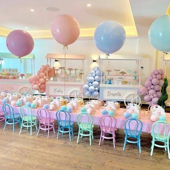 piccolafestaweb's tweet photo. Una fiesta sin globos??? Imposible. Y es que, mira todo lo que pueden lograr en la decoración. 
Vía Pinterest 

#babyshower #bautizos #comuniones #primeracomunion #cumpleaños #celebración #evento #decoración #candybar #mesadulce #piccolafestaweb https://t.co/wF86o1QkgU