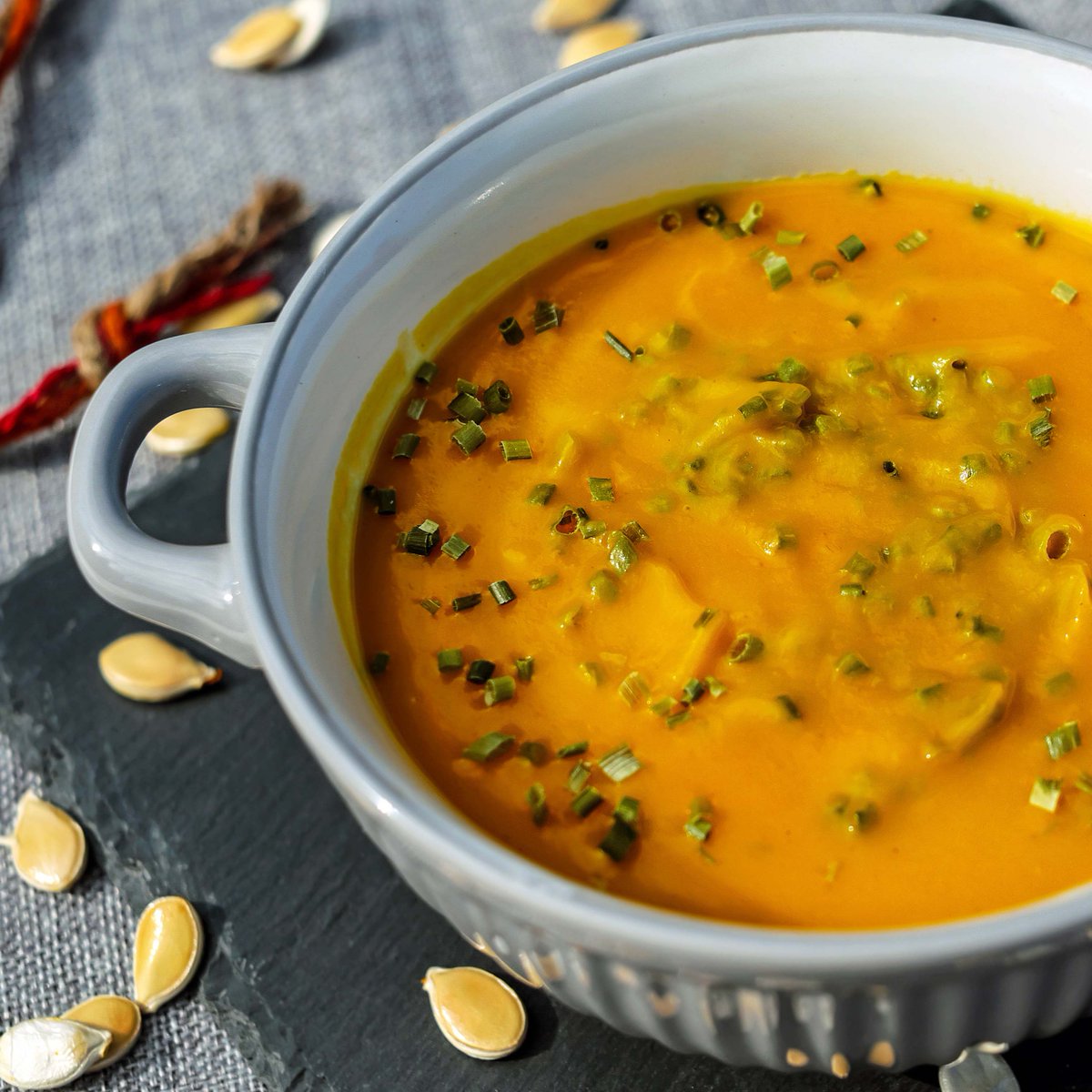 Os proponemos una receta que llevará vuestra crema de calabaza a otro nivel: el de la excelencia. La preparación es fácil y es una buenísima opción para el día a día o para ocasiones especiales. No te decepcionará. La receta sigue abajo. 👇👇👇
ñam.tv/crema-de-calab…