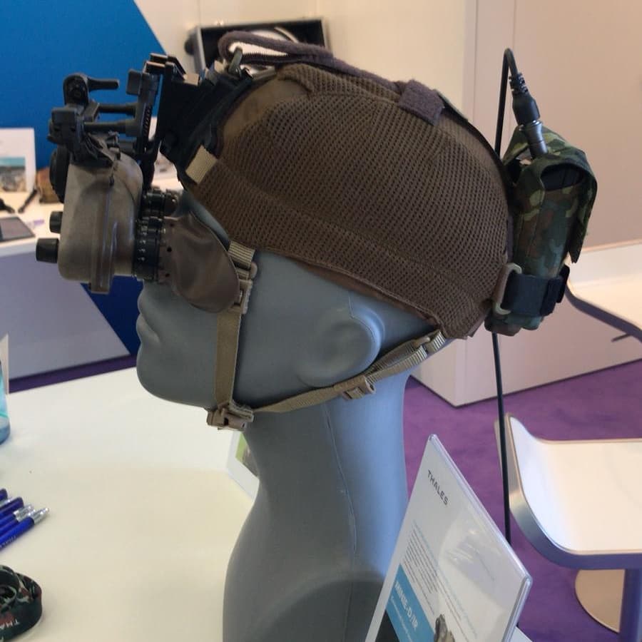 ThalesGermany's tweet image. Wie sieht die Zukunft von vernetzter Operationsführung aus? Wir sprechen mit unseren Partnern &amp;amp; Kunden auf der #Rünet über #VJTF2023,  #radiocommunications &amp;amp; die notwendigen Anforderungen an eine vernetzte Einsatzbereitschaft unterschiedlicher Einheiten #collaborativecombat #dlbo