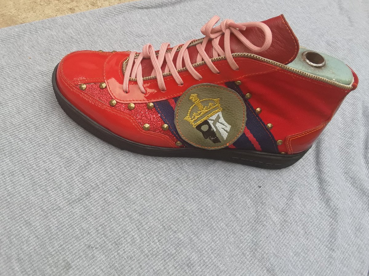 ItumelengModib9's tweet photo. #SPINARA hand made shoes and belts support Local. https://t.co/oMhXtBqb5Z