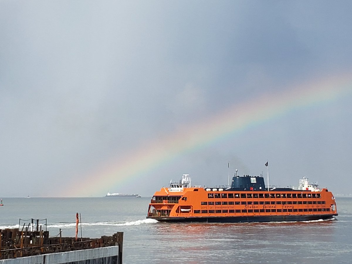 NYC_DOT's tweet image. In Manhattan, #onStatenIsland and beyond, did you see the 🌈 yesterday? We captured the rainbow as it arched across the sky over the #BrooklynBridge and the #StatenIslandFerry.