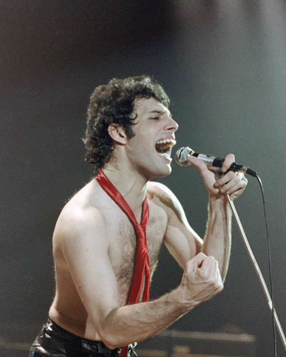 Freddie Mercury Teeth