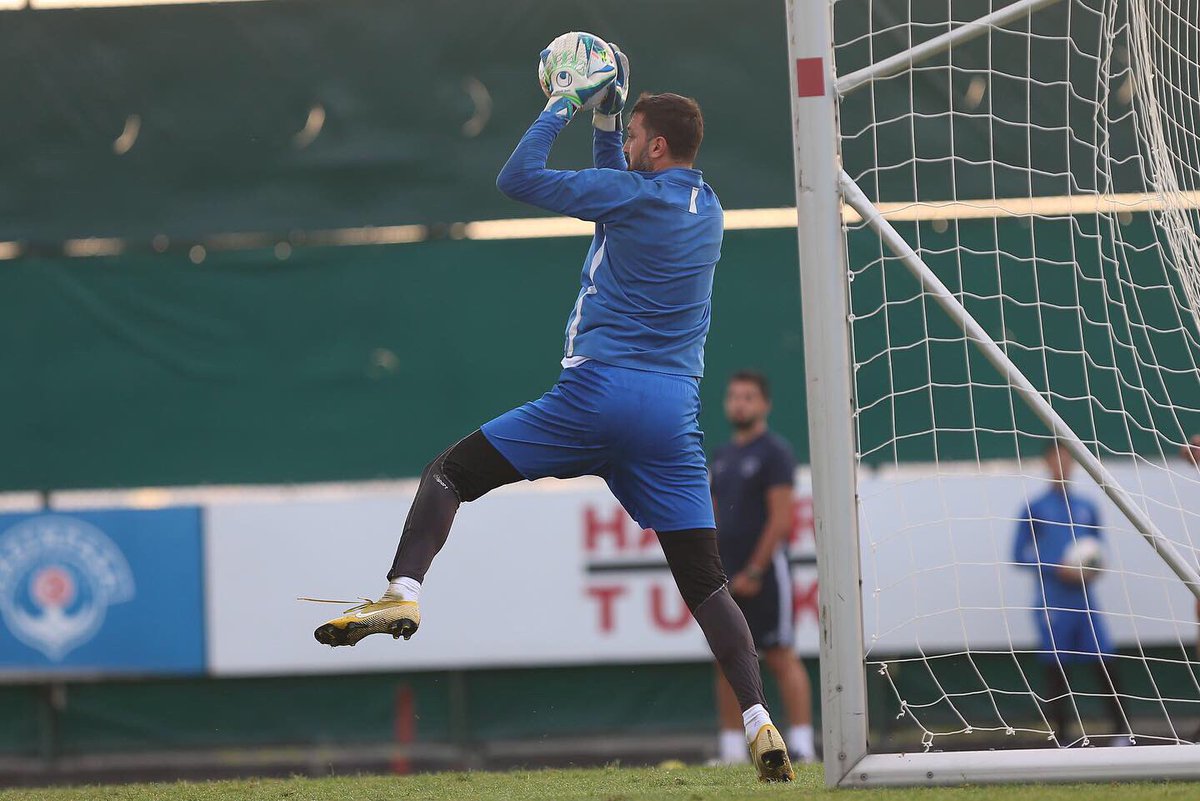 kasimpasa's tweet photo. 📝✅ Kasımpaşamız, milli maç arasında çalışmalarına Kemerburgaz Tesislerimizde yaptığı akşam antrenmanı ile devam ediyor.

#Kasımpaşa🔵⚪️ 
#SüperLig https://t.co/1mWmjO0pQo