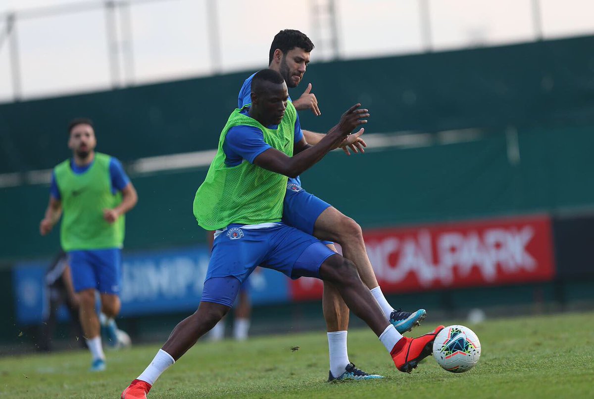 kasimpasa's tweet photo. 📝✅ Kasımpaşamız, milli maç arasında çalışmalarına Kemerburgaz Tesislerimizde yaptığı akşam antrenmanı ile devam ediyor.

#Kasımpaşa🔵⚪️ 
#SüperLig https://t.co/1mWmjO0pQo