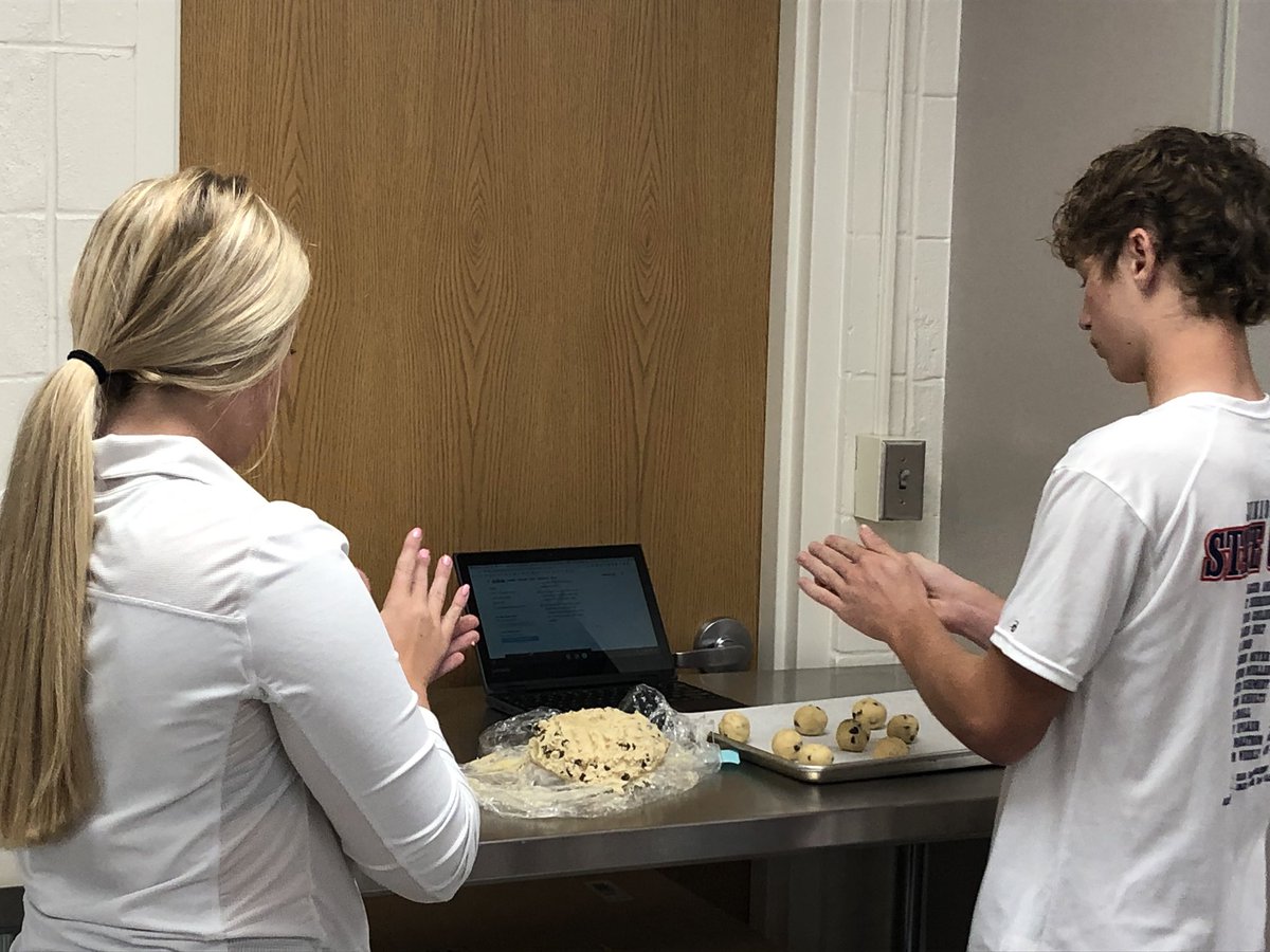 JEHansmeyer's tweet photo. @NHS_Titans students hoping for great results from their #measurementlab Sometimes our results are pretty #sweet https://t.co/tMfEVp9tID